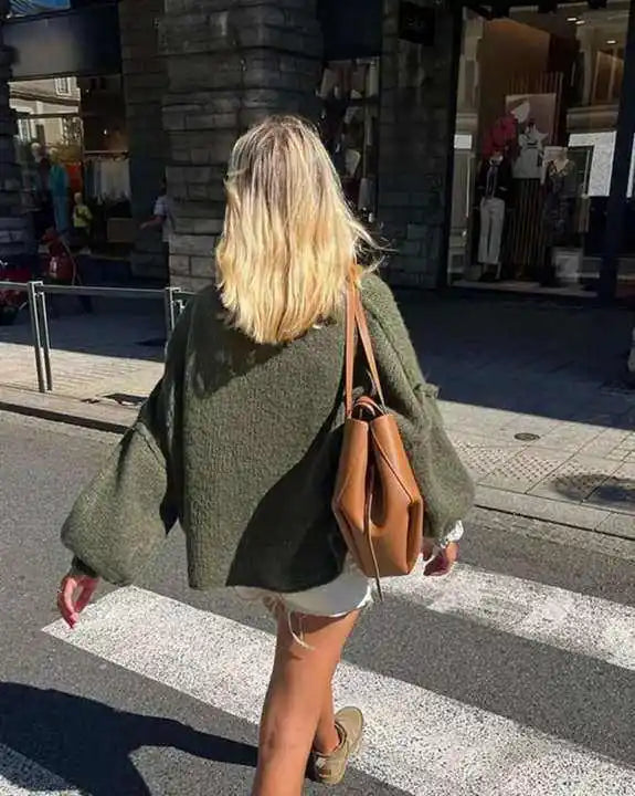 Oversized striktrøje med bishop-ærmer