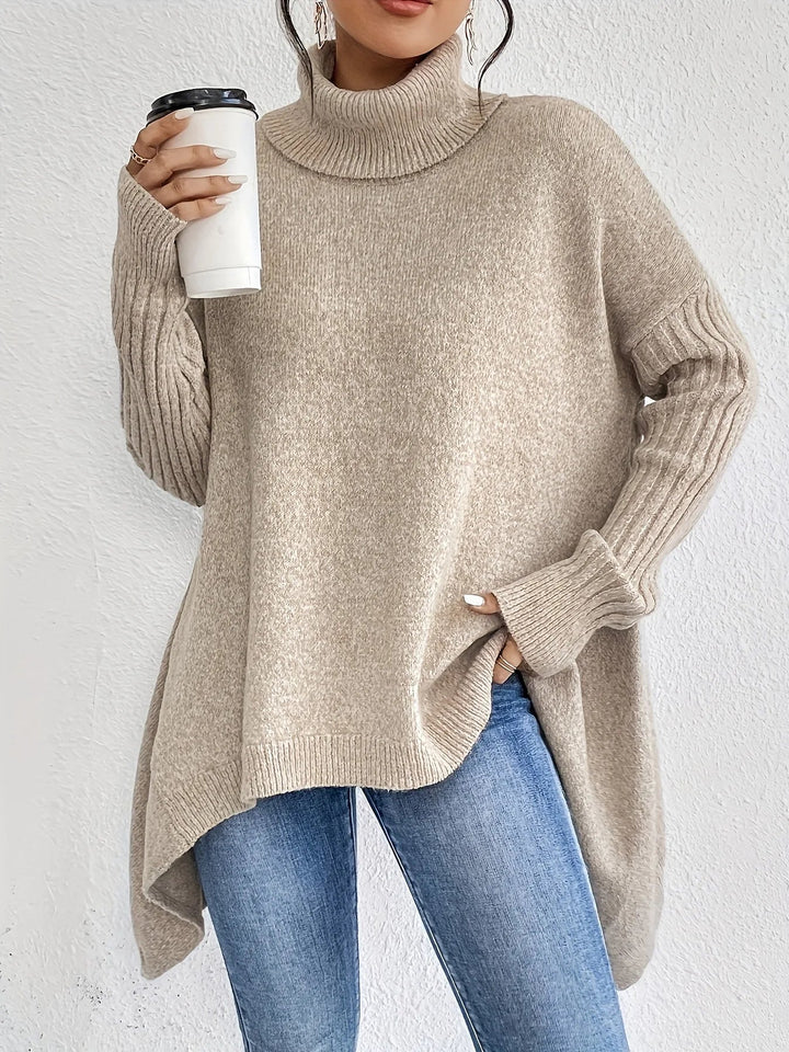 Oversize strikbluse med rullekrave – asymmetrisk – Lysebrun
