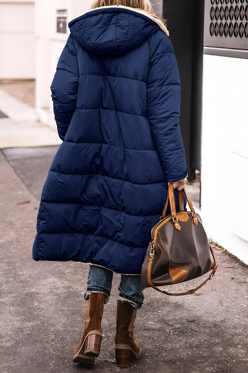 Lang dundjakke med sherpafor og hætte